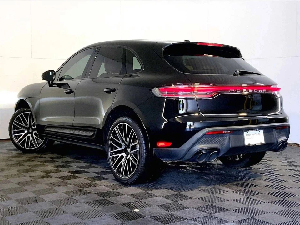 2023 Porsche Macan - Image 3 of 5