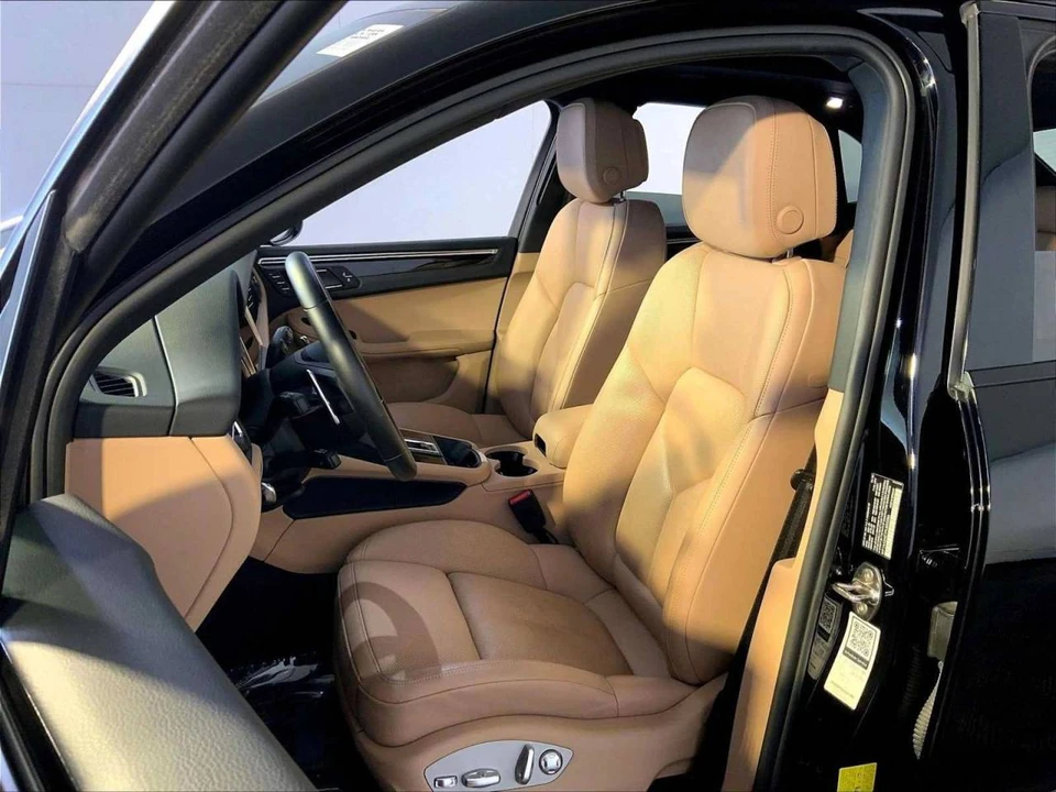 2023 Porsche Macan - Image 5 of 5