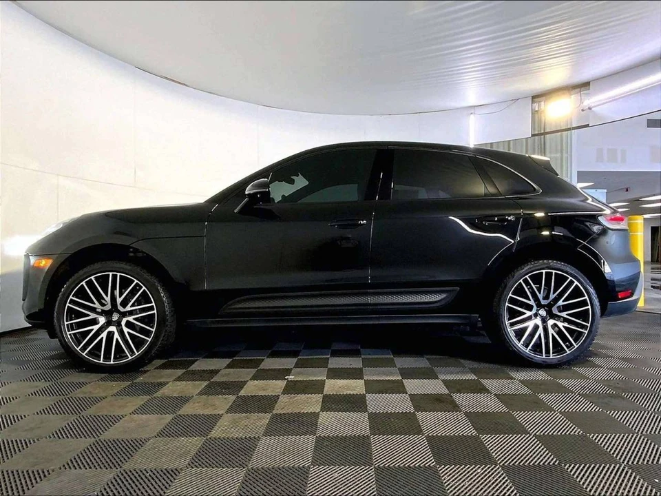 2023 Porsche Macan - Image 2 of 5
