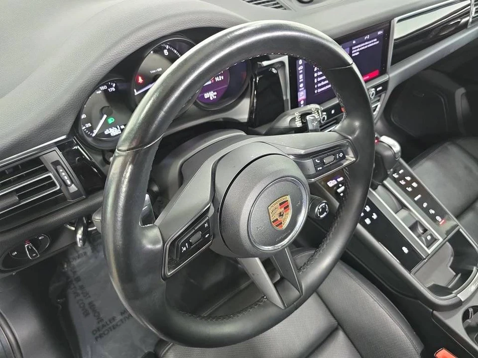 2023 Porsche Macan - Image 4 of 5