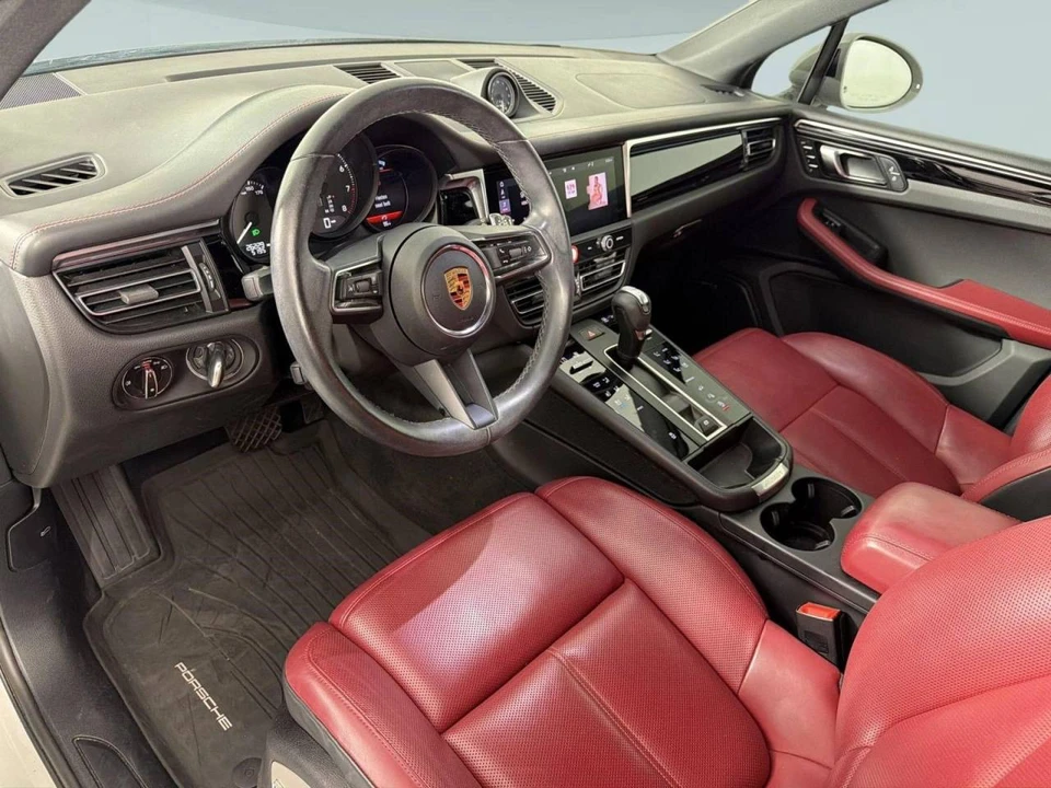 2023 Porsche Macan T - Image 4 of 5
