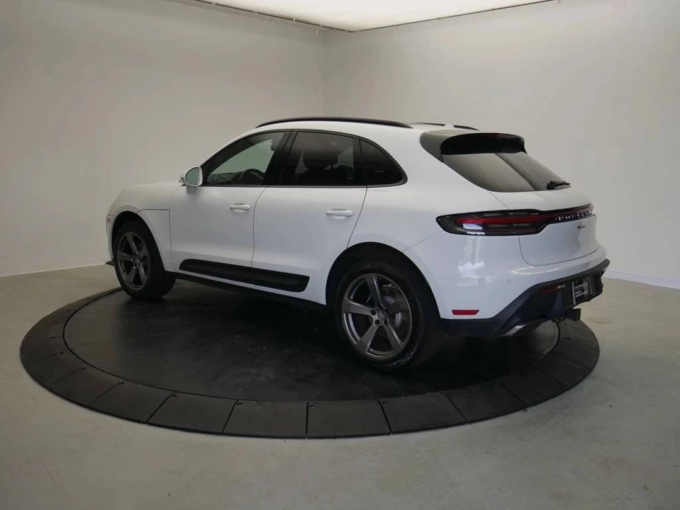 2023 Porsche Macan - Image 3 of 5