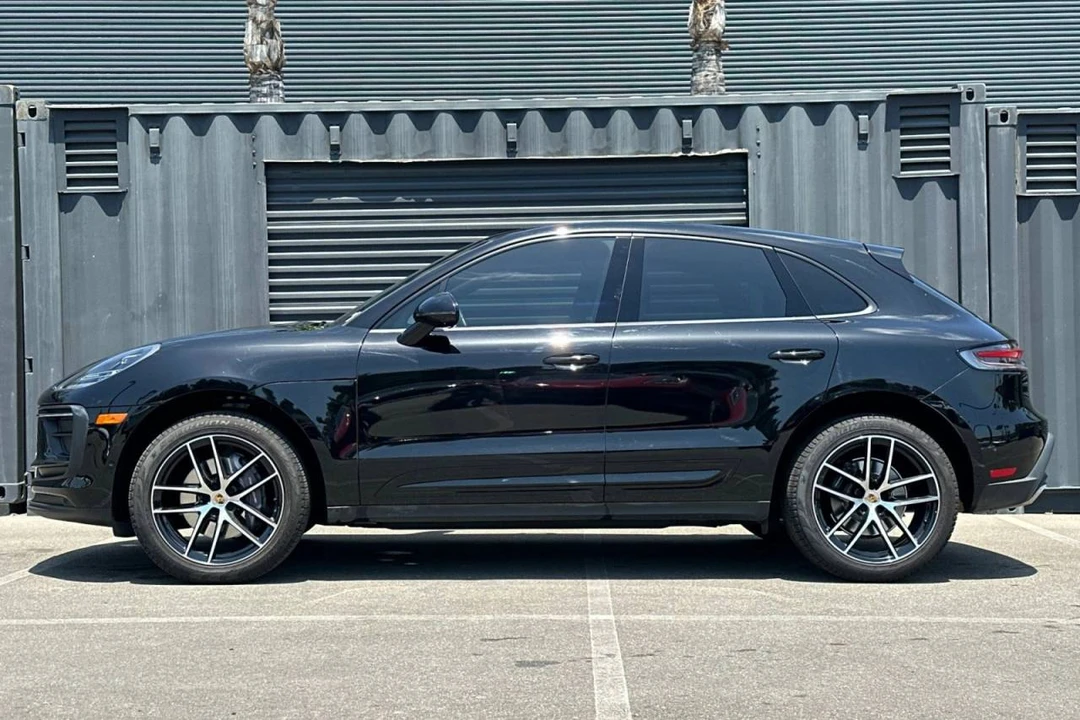 2023 Porsche Macan - Image 2 of 5