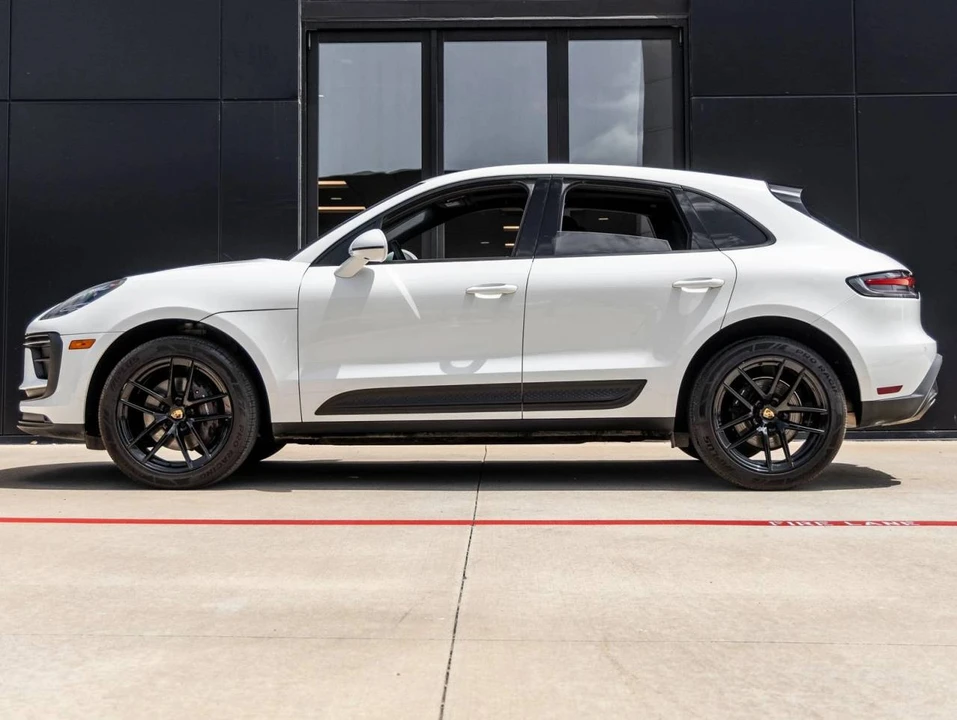 2023 Porsche Macan - Image 2 of 5