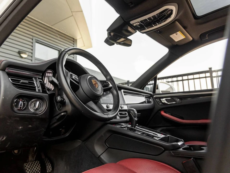 2023 Porsche Macan - Image 5 of 5