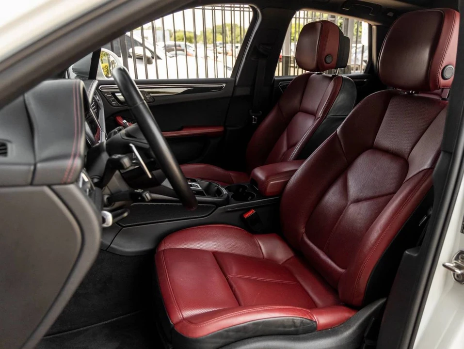 2023 Porsche Macan - Image 4 of 5
