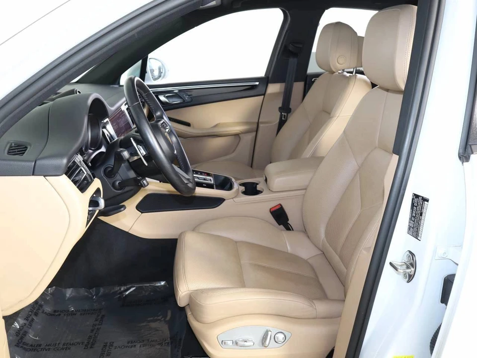 2023 Porsche Macan T - Image 5 of 5