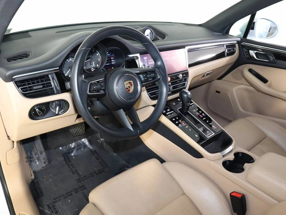 2023 Porsche Macan T - Image 4 of 5