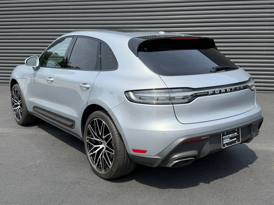 2023 Porsche Macan T - Image 3 of 5