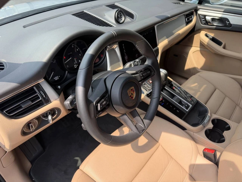 2023 Porsche Macan T - Image 4 of 5