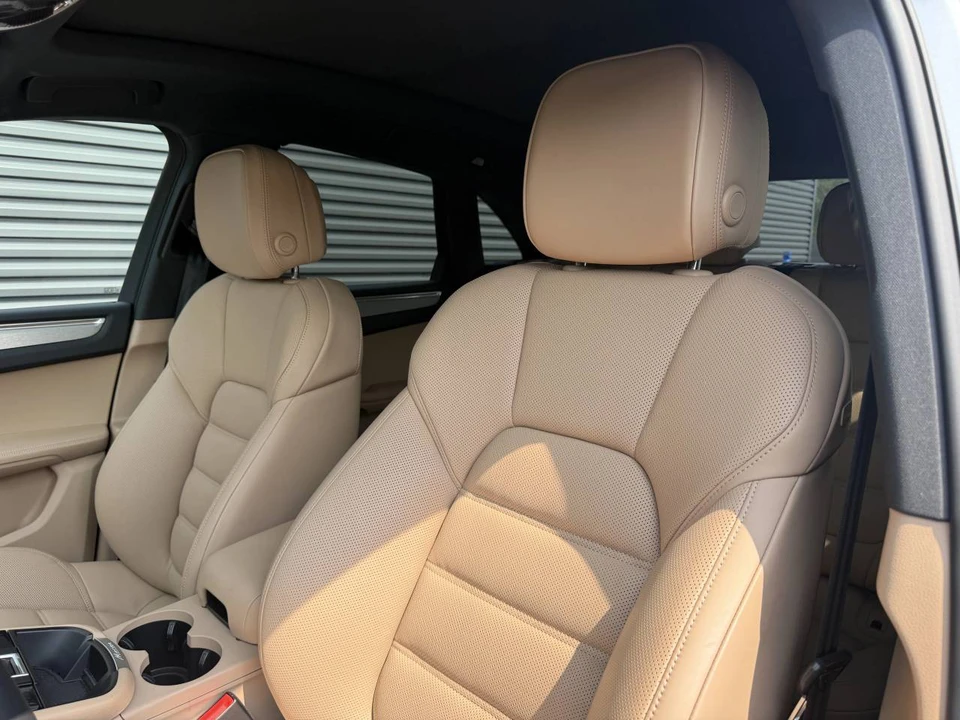 2023 Porsche Macan T - Image 5 of 5