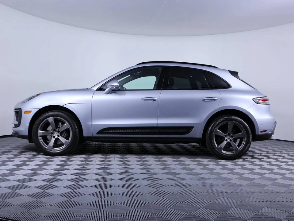 2023 Porsche Macan - Image 2 of 5
