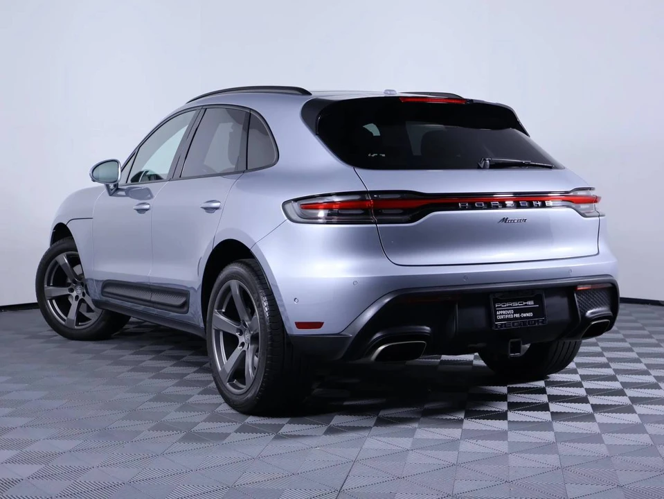 2023 Porsche Macan - Image 3 of 5