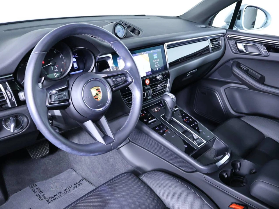 2023 Porsche Macan - Image 4 of 5