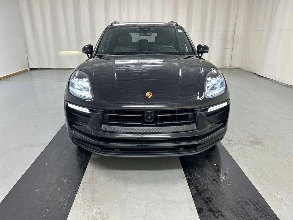 2023 Porsche Macan - Image 4 of 5