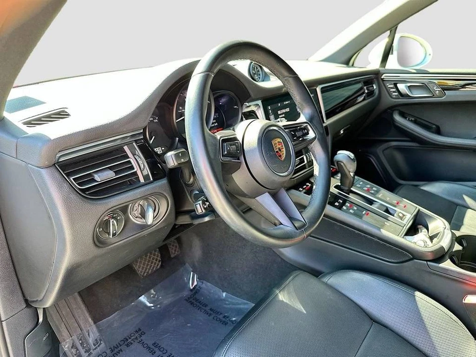 2023 Porsche Macan - Image 4 of 5