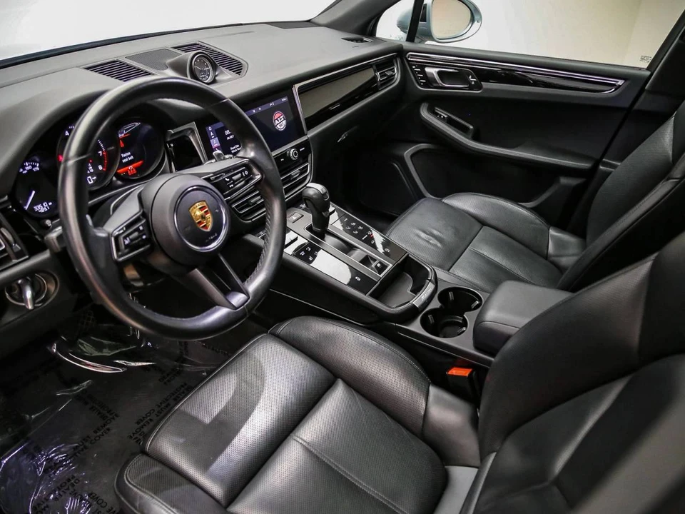 2023 Porsche Macan - Image 3 of 5