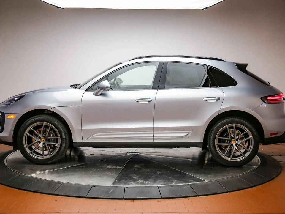 2023 Porsche Macan - Image 2 of 5