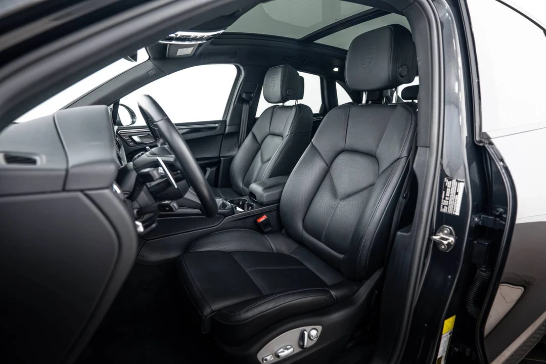 2023 Porsche Macan T - Image 5 of 5