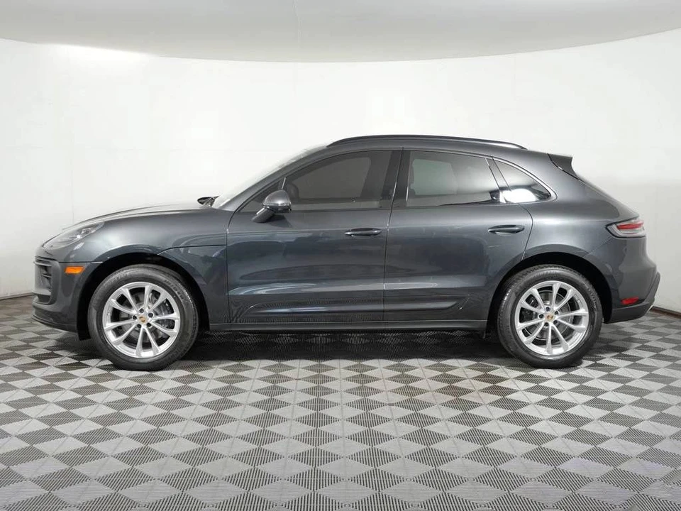 2023 Porsche Macan - Image 2 of 5