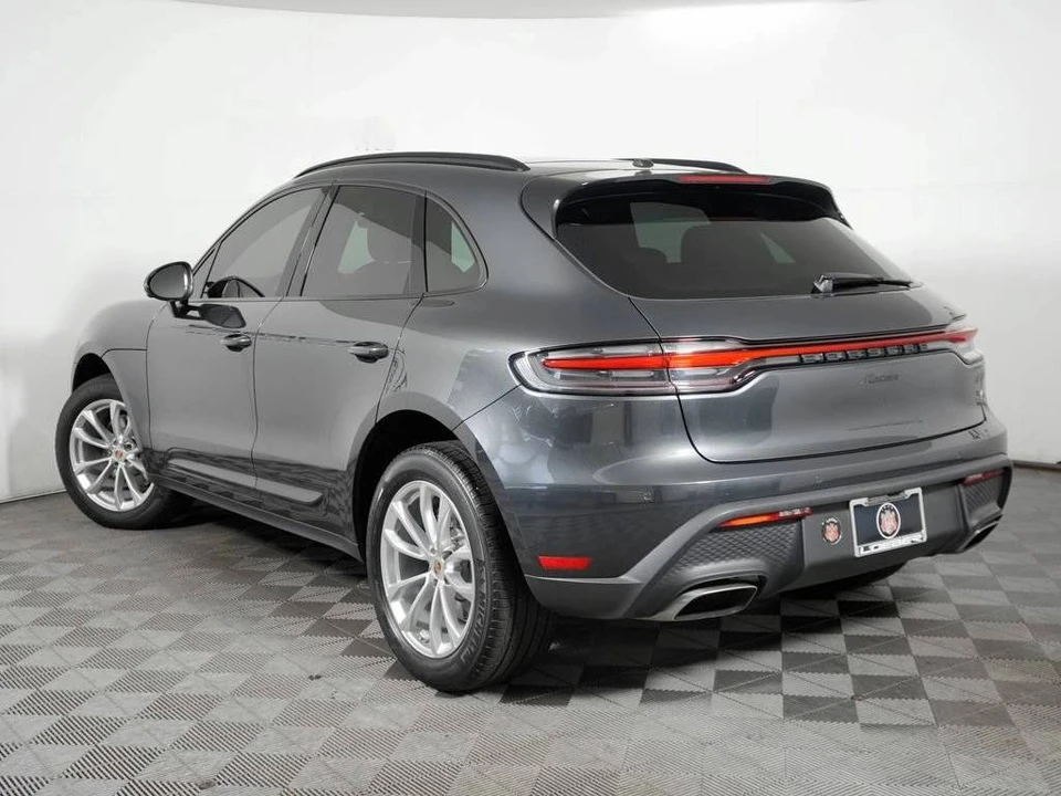 2023 Porsche Macan - Image 3 of 5