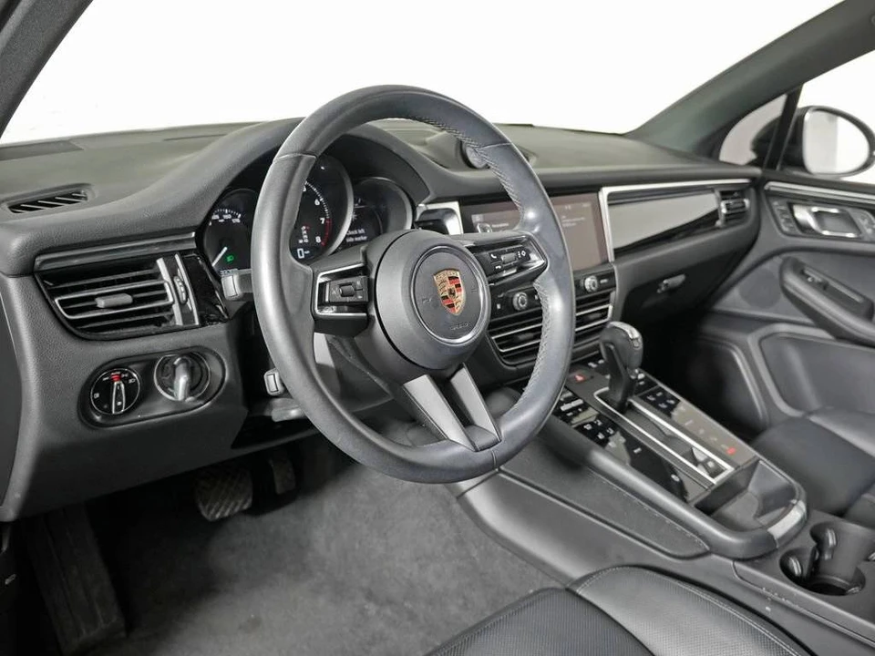 2023 Porsche Macan - Image 4 of 5