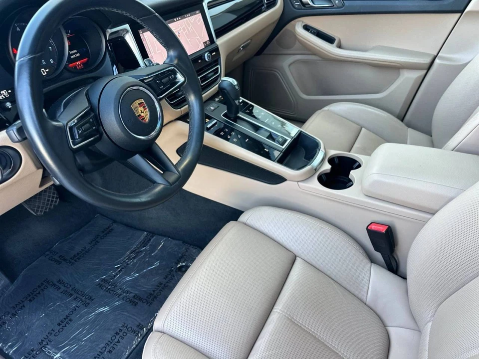 2023 Porsche Macan T - Image 4 of 5
