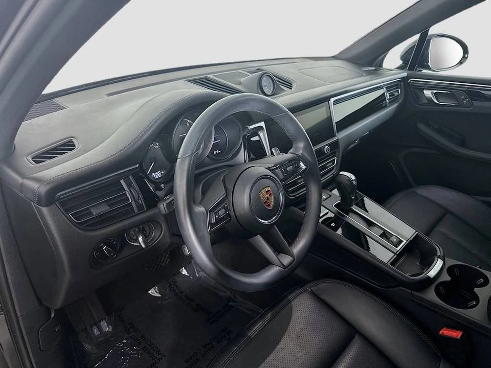 2023 Porsche Macan T - Image 4 of 5