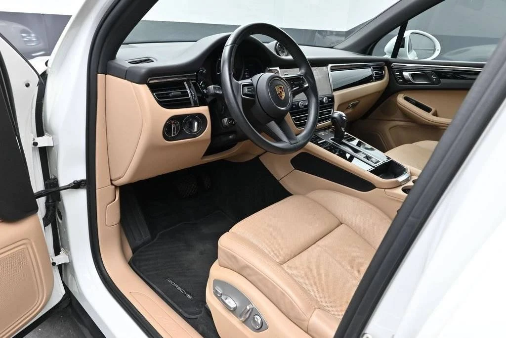 2023 Porsche Macan - Image 4 of 5