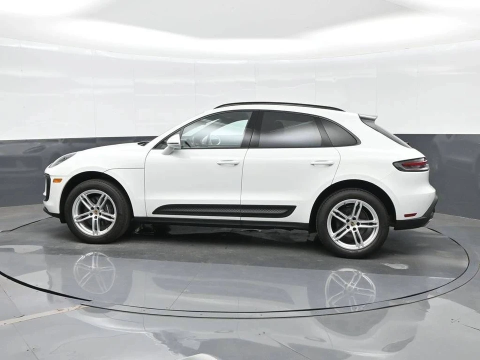 2023 Porsche Macan - Image 2 of 5