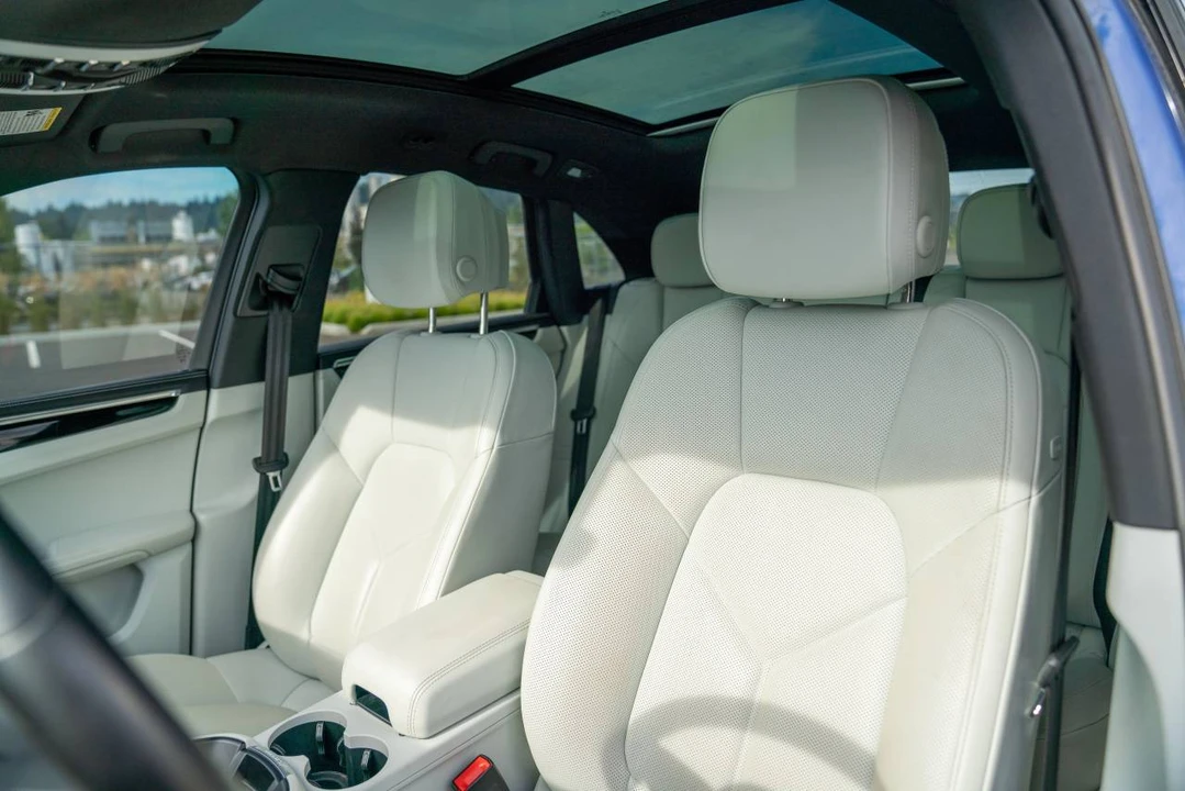 2023 Porsche Macan T - Image 5 of 5