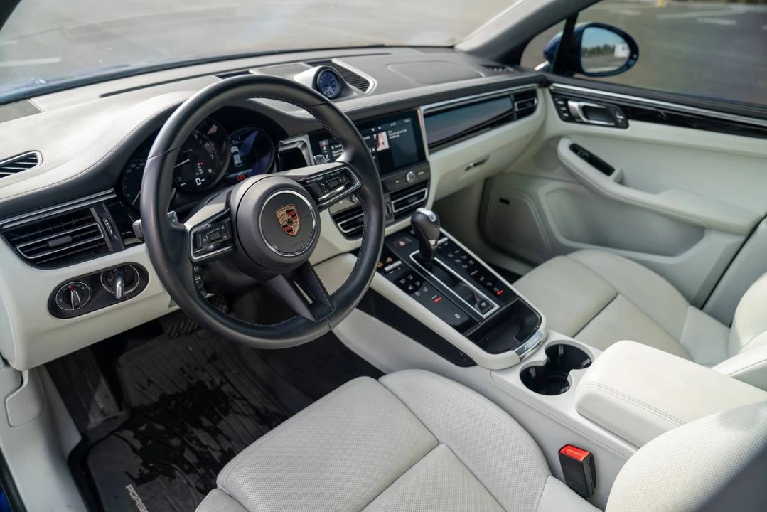 2023 Porsche Macan T - Image 4 of 5