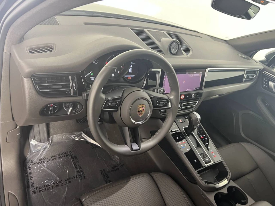 2023 Porsche Macan - Image 4 of 5