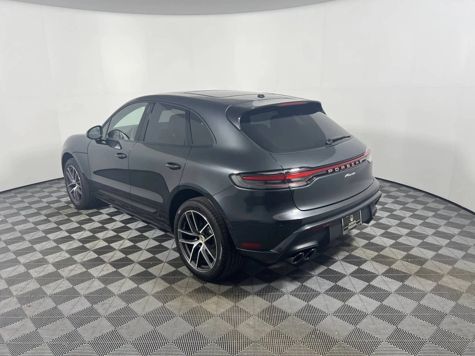 2023 Porsche Macan - Image 3 of 5