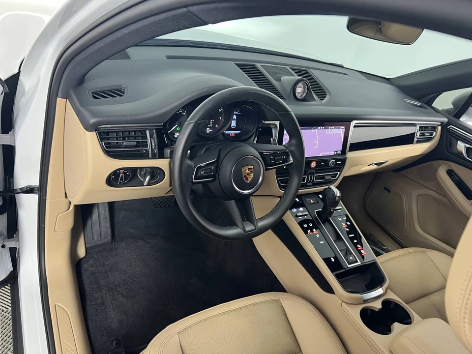 2023 Porsche Macan - Image 4 of 5