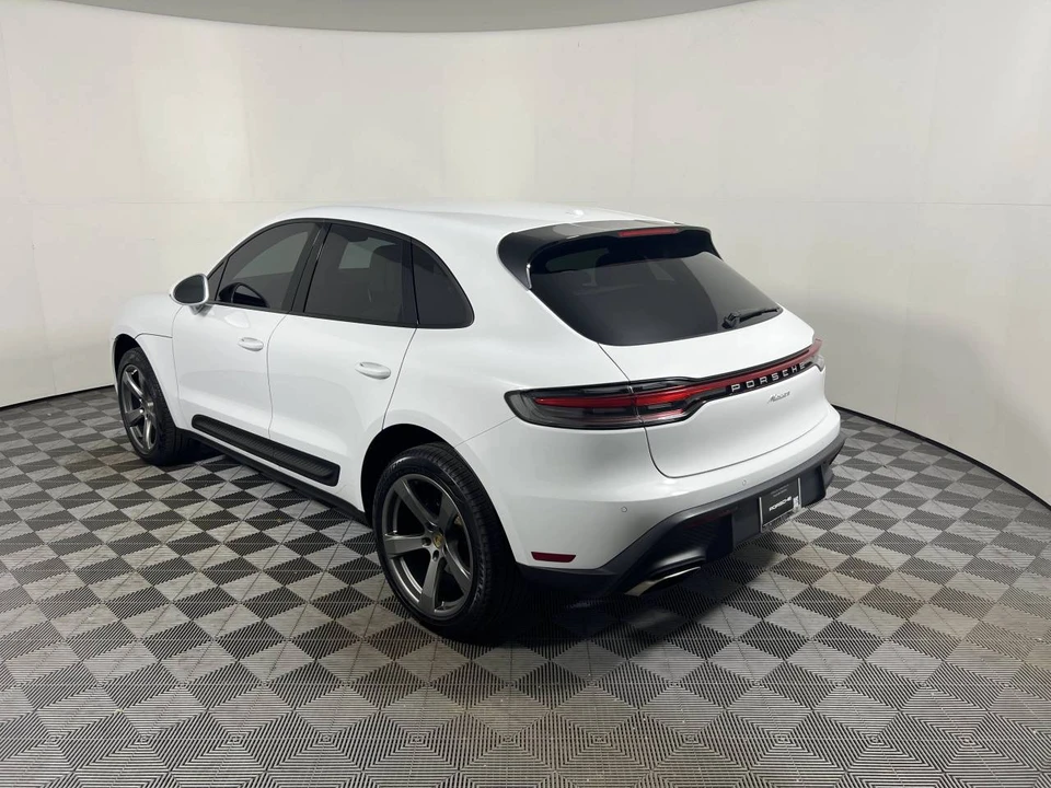 2023 Porsche Macan - Image 3 of 5