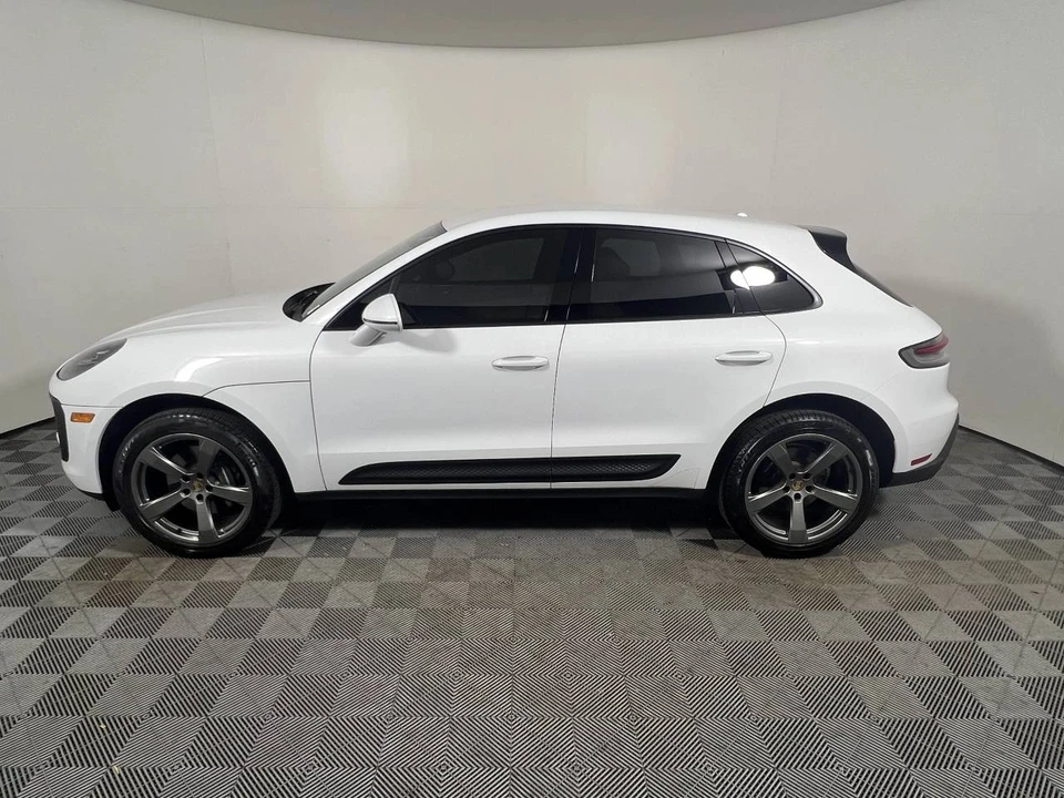 2023 Porsche Macan - Image 2 of 5