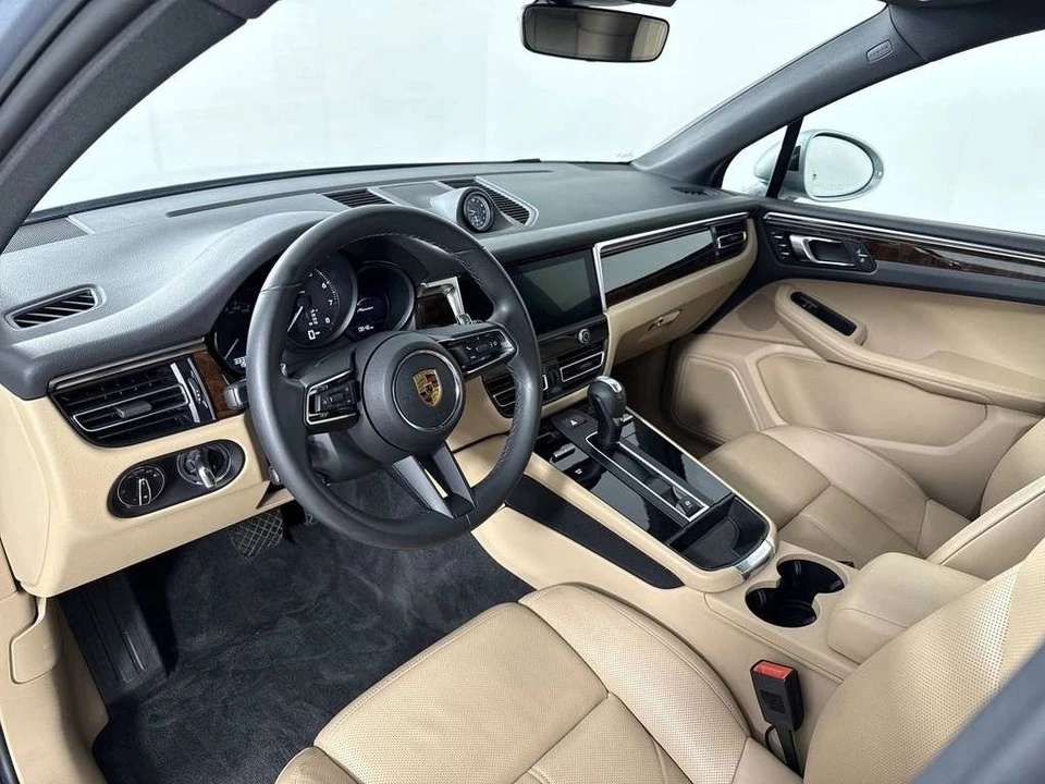 2023 Porsche Macan T - Image 4 of 5