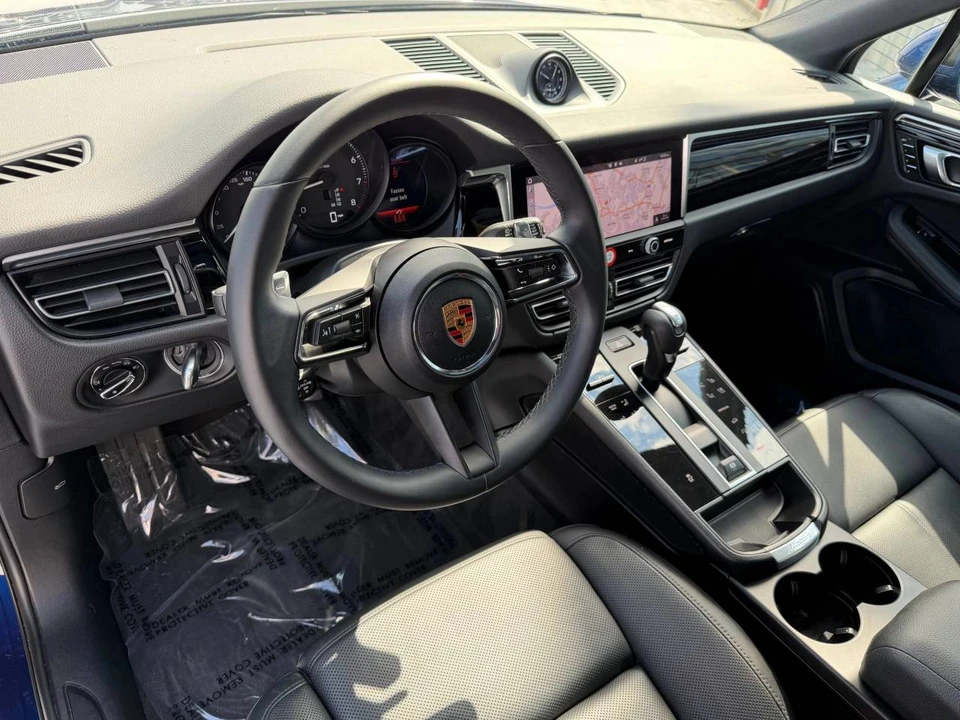 2023 Porsche Macan T - Image 4 of 5