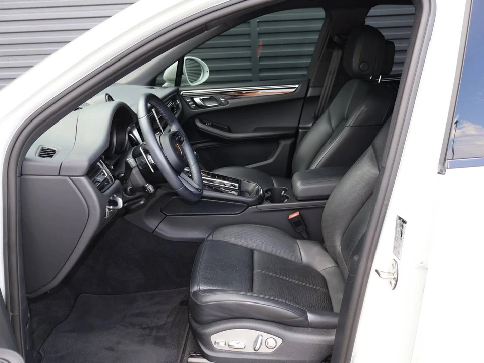2023 Porsche Macan T - Image 5 of 5