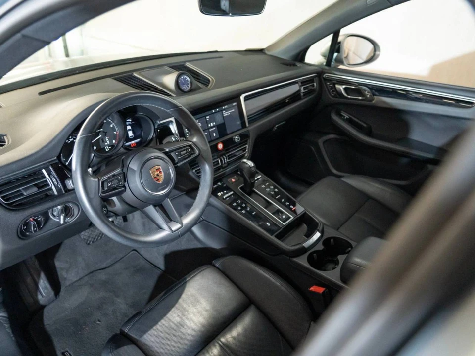 2023 Porsche Macan - Image 4 of 5
