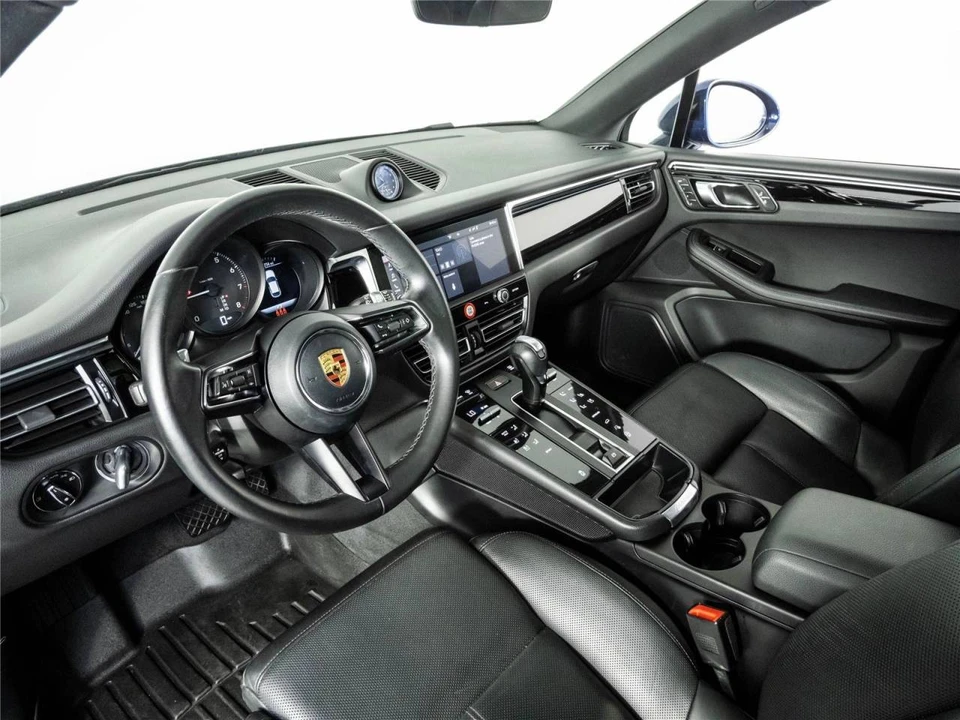 2023 Porsche Macan - Image 4 of 5