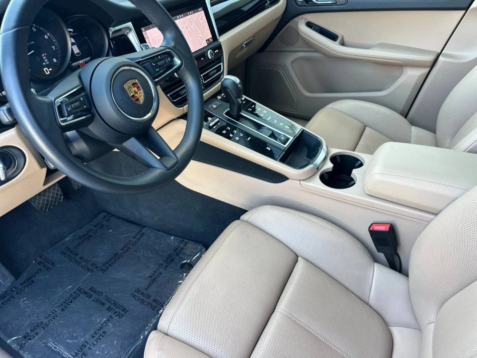 2023 Porsche Macan T - Image 4 of 5