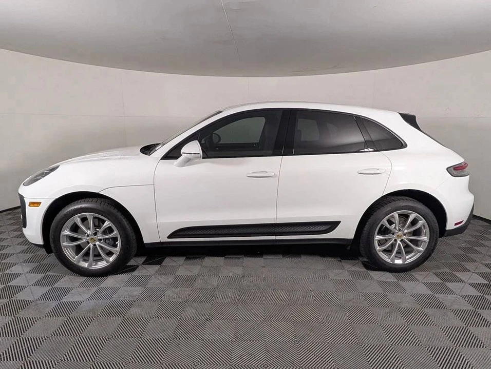 2023 Porsche Macan - Image 2 of 5
