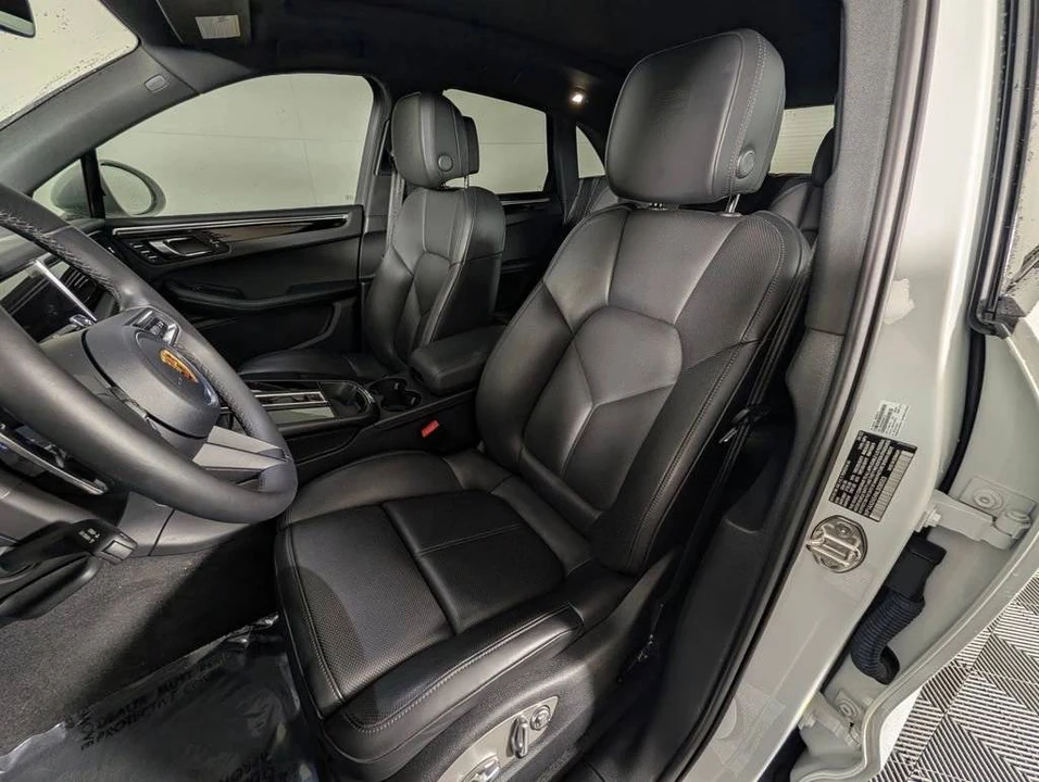 2023 Porsche Macan - Image 5 of 5