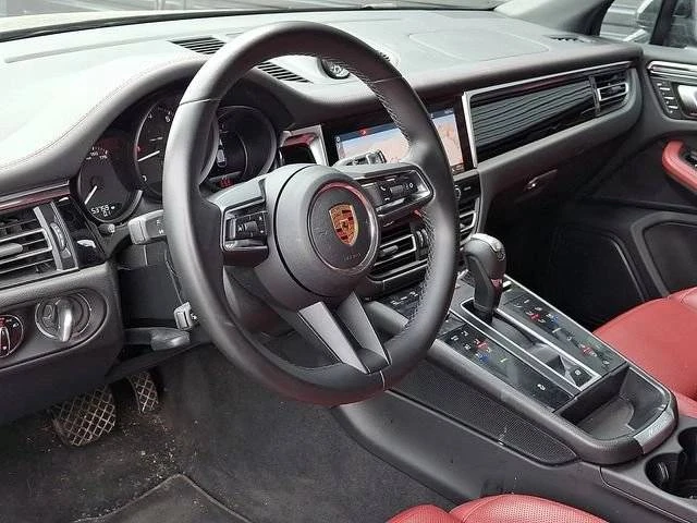 2023 Porsche Macan T - Image 4 of 5