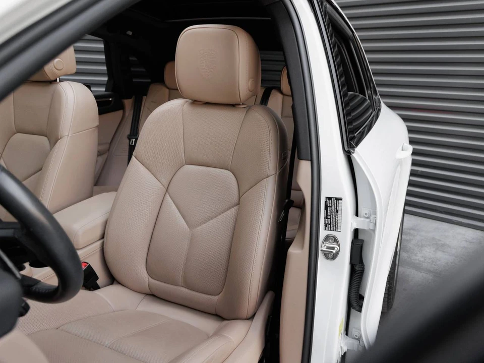 2023 Porsche Macan T - Image 5 of 5