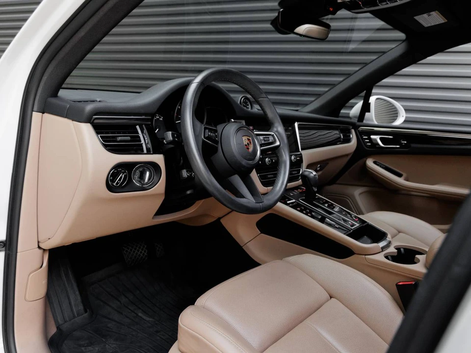 2023 Porsche Macan T - Image 4 of 5