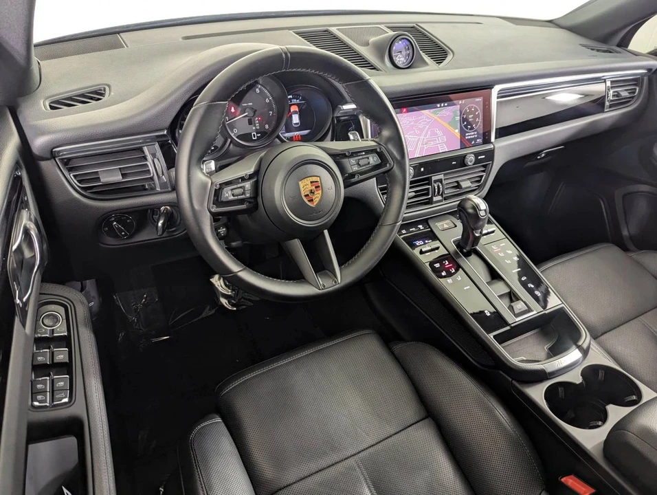 2023 Porsche Macan - Image 4 of 5