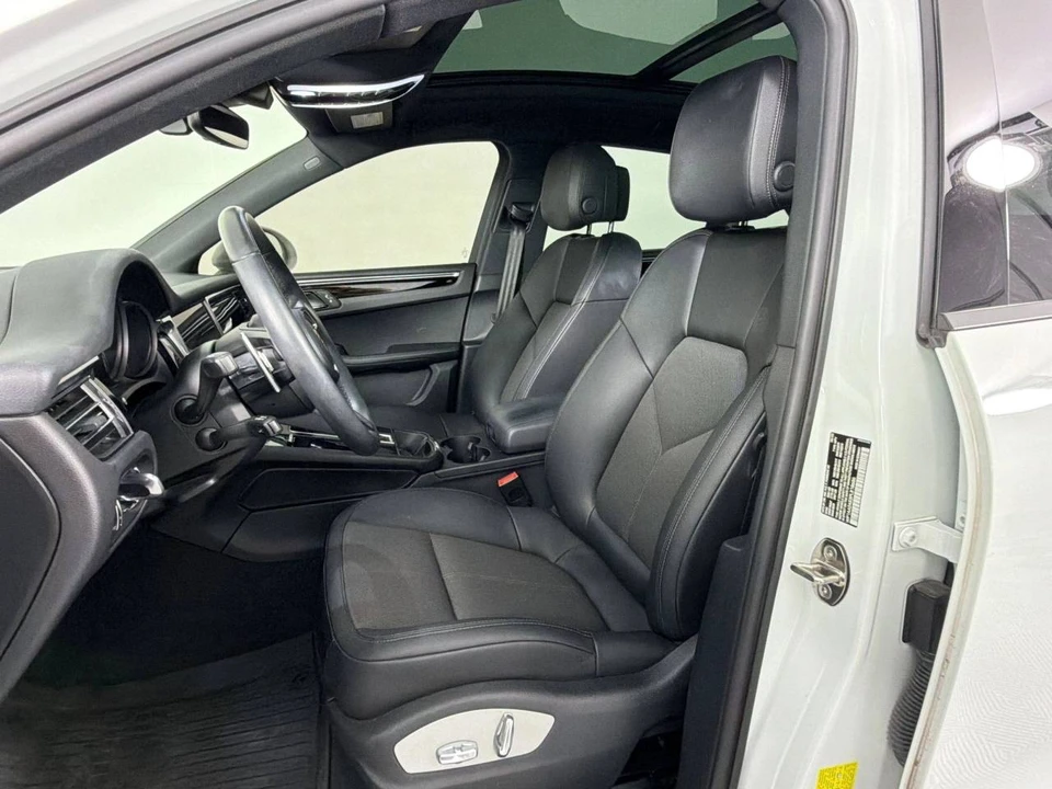 2023 Porsche Macan - Image 5 of 5